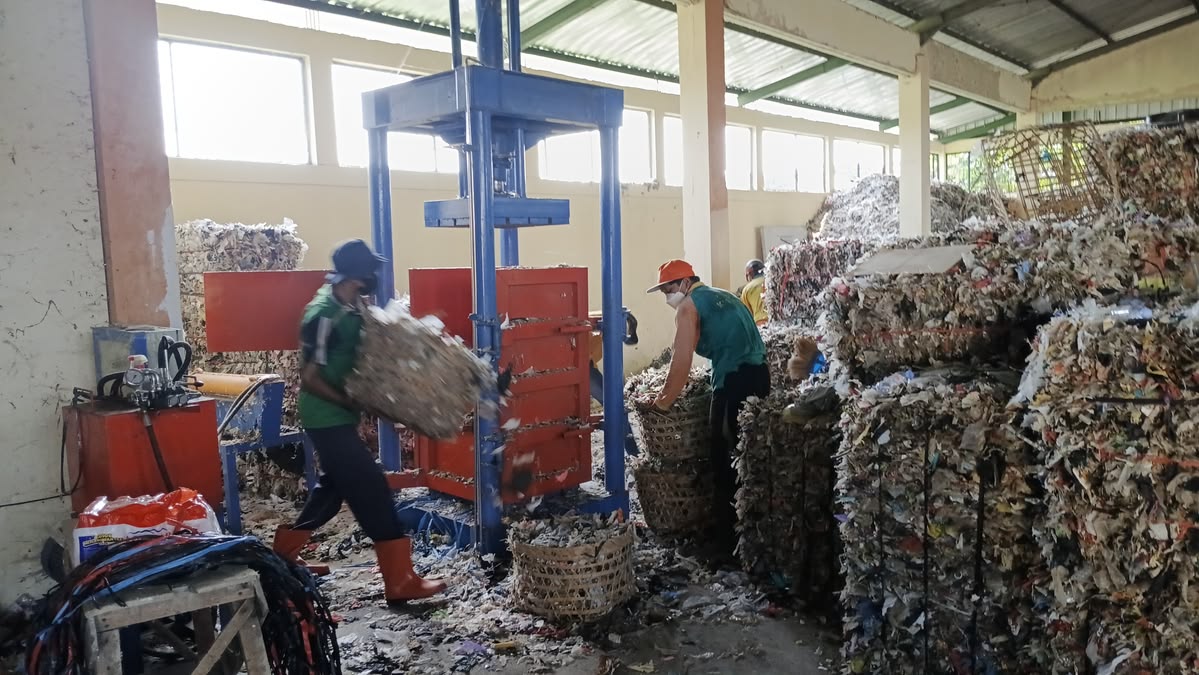 Giải pháp xử lý chất thải rắn và vệ sinh công nghiệp sau tháo dỡ