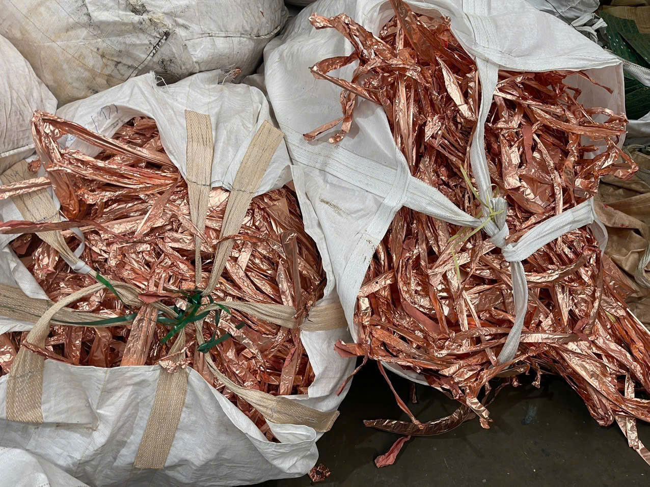 Thu mua phế liệu số lượng lớn, giá cao tận nơi